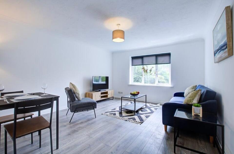 Spacious 2 Bedroom Apartment Londra Esterno foto