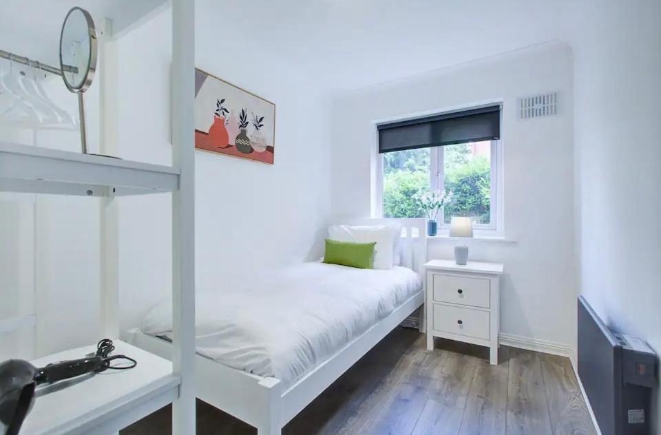 Spacious 2 Bedroom Apartment Londra Esterno foto